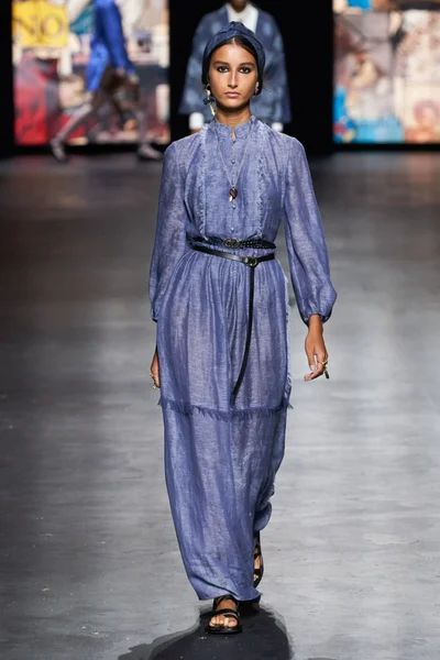 Look 32